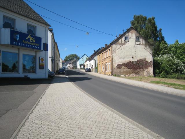 Main street in Hermeskeil, looking one direction.....