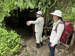 2024_03_02_13_Galapagos_Santa_Cruz_ranch_lava_tube