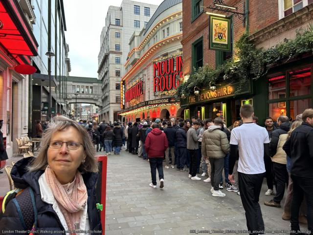 002_London_Theater_District_Walking_around_after_checking_into_hotel.jpg