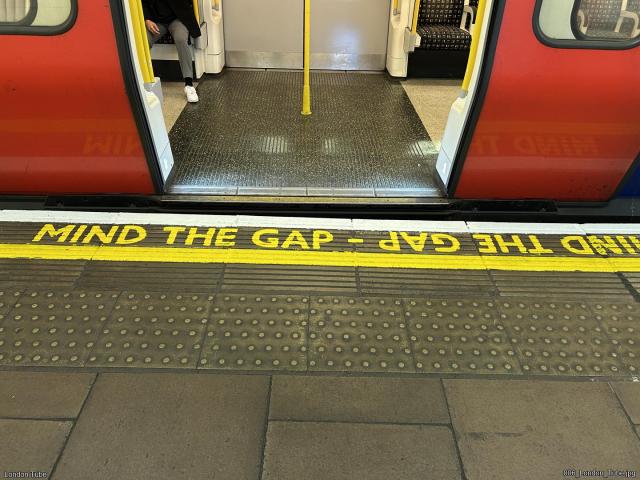 006_London_Tube.jpg