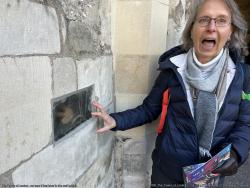 008_The_Tower_of_London_-_not_sure_if_that_hand_in_the_wall_is_real.jpg