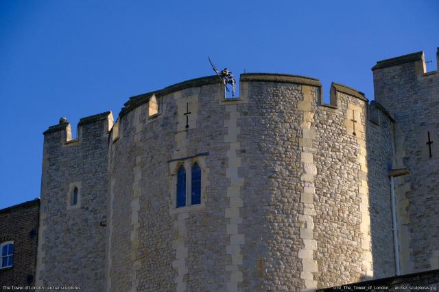 010_The_Tower_of_London_-_archer_sculptures.jpg