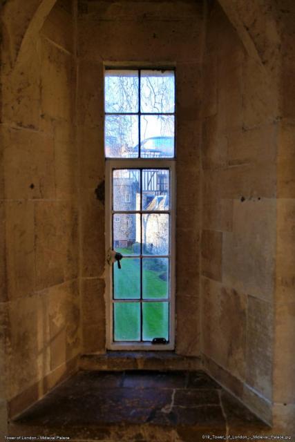 019_Tower_of_London_-_Medieval_Palace.jpg