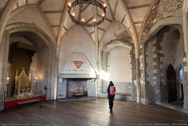 020_Tower_of_London_-_Medieval_Palace_-_Throne_Room.jpg
