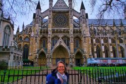 032_Westminster_Abbey_-_Vivian_and_the_line_to_the_right_that_we_didnt_have_time_for.jpg