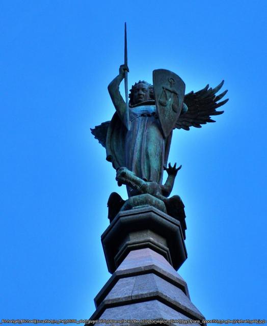 068_Trondheim__-_the_Niderosdomen_catherdral_-_Archangel_Michael_scuplted_in_the_1970s_and_given_Bob_Dylans_face_The_sculpto.jpg