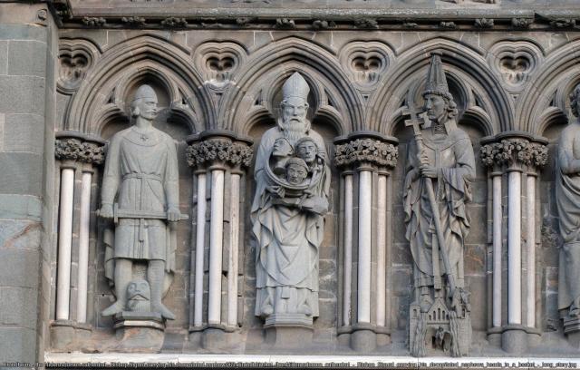069_Trondheim__-_the_Niderosdomen_catherdral_-_Bishop_Sigurd_carrying_his_decapitated_nephews_heads_in_a_basket_-_long_story.jpg