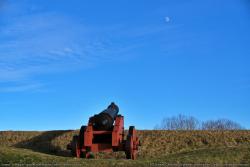 079_Norway_-_Trondheim_-_ramparts_of_Kristiansten_Fortress_-_shootin_the_moon.jpg