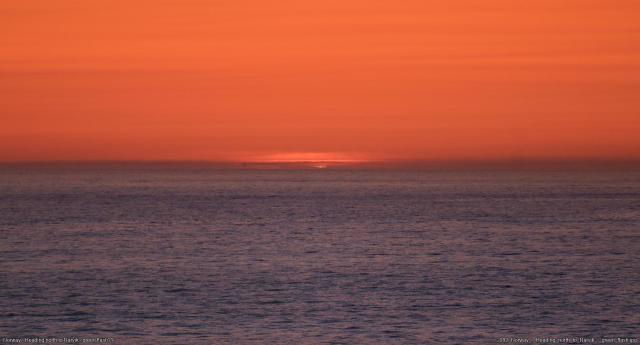 082_Norway_-_Heading_north_to_Narvik_-_sunset_at_sea_-_green_flash.jpg
