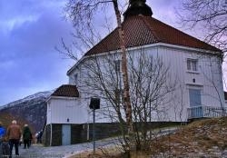 094_Norway_-_Narvik_-_Octagonal_wooden_church_Ankenes_kirke.jpg