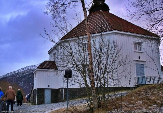 094_Norway_-_Narvik_-_Octagonal_wooden_church_Ankenes_kirke.jpg