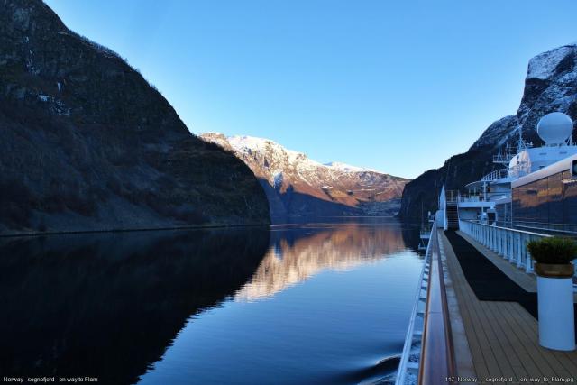 117_Norway_-_sognefjord_-_on_way_to_Flam.jpg