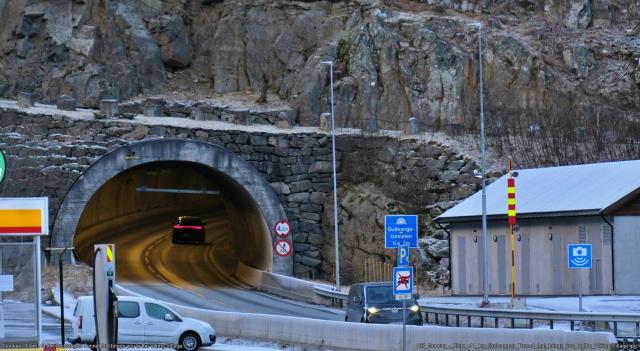 127_Norway_-_Flam_-11_km_Gudvangen_Tunnel_that_brings_you_to_the_Viking_Village.jpg