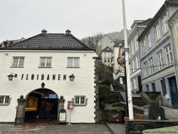 166_Norway_-_Bergen_-_funicular_up_to_Floyen.jpg