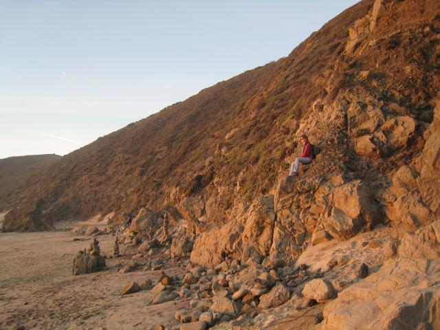 Pfeiffer Beach: Sunset.  Waiting for the show.