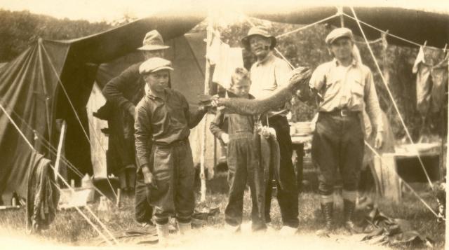 1927: May be the Martin family's first trip to Lac Pemichangan.