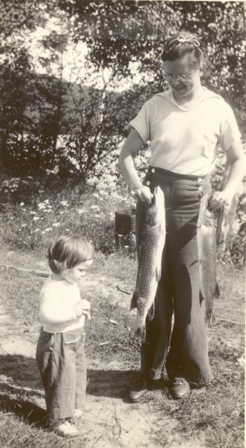 1937:  Little Nancy with mom Wanda Martin.