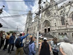 2024_02_23_08_Ecuador_Quito_Basilica_del_Voto_Nacional_crazy_power_lines