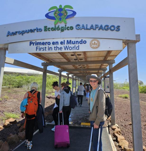 2024_02_24_04_Galapagos_Baltra_airport_entrance