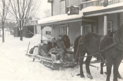 1950s:  Westfalls loading up for trip to the lake. Minus 40!